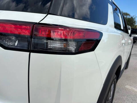 2024 Nissan Pathfinder SL