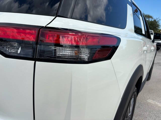 2024 Nissan Pathfinder SL