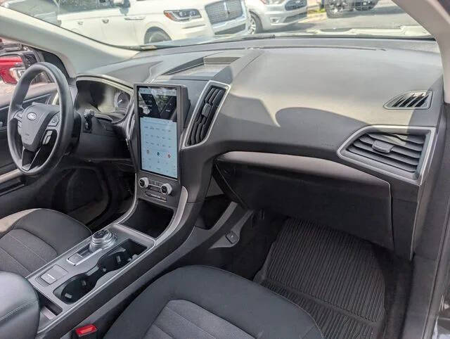 2022 Ford Edge SE