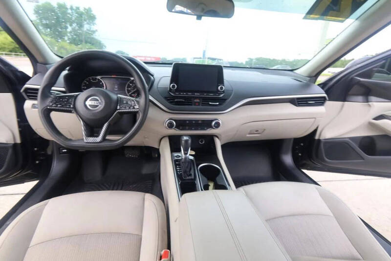 2021 Nissan Altima 2.5 SV