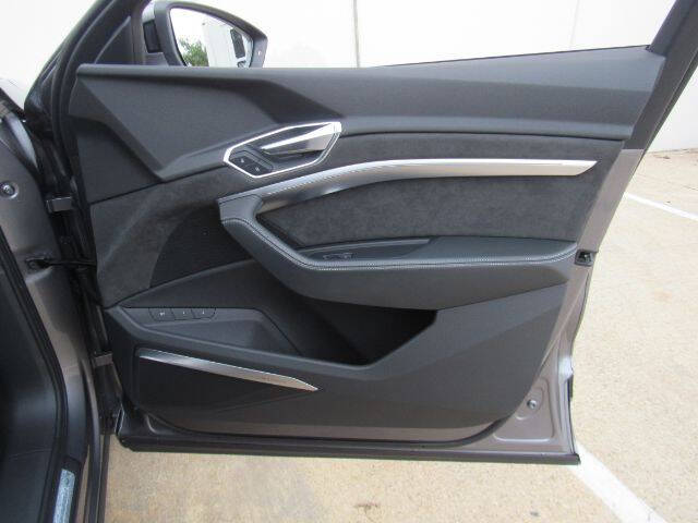 2019 Audi e-tron quattro Prestige