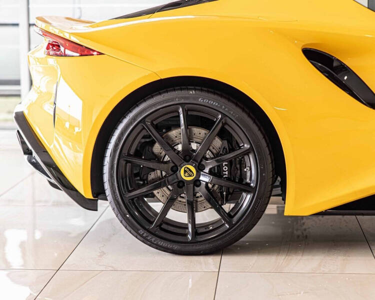 2025 Lotus Emira V6 Base