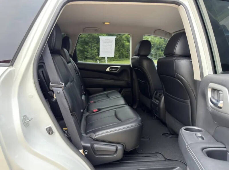 2017 Nissan Pathfinder SL