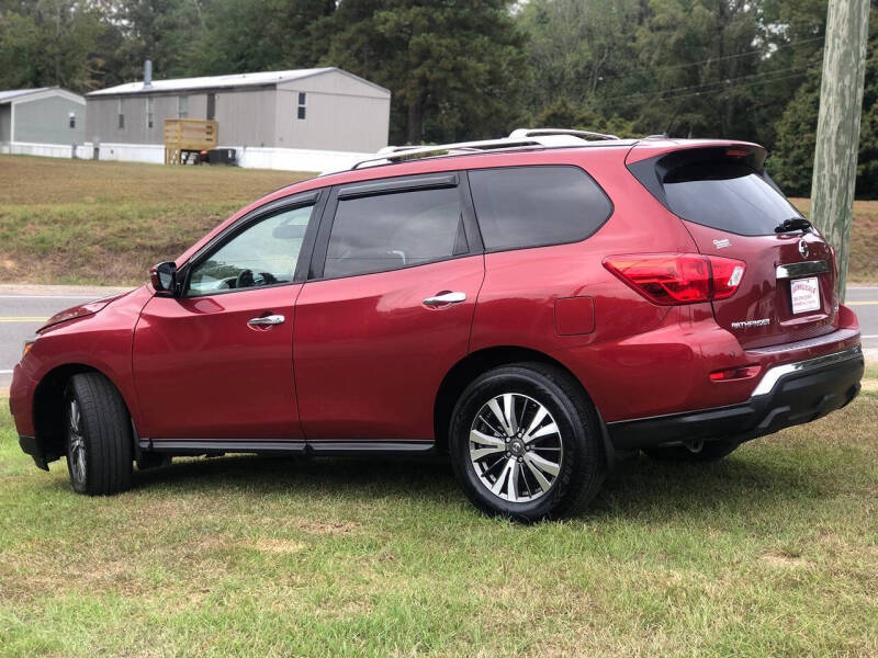 2017 Nissan Pathfinder SV