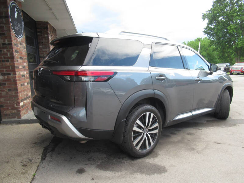2025 Nissan Pathfinder Platinum