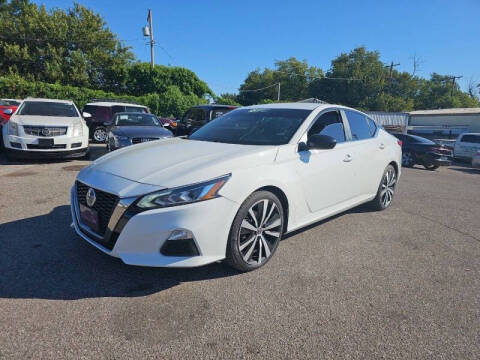 2020 Nissan Altima for sale at EGM Auto in Midwest City OK