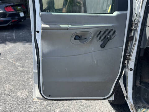 2003 Ford E-Series E-150 Base