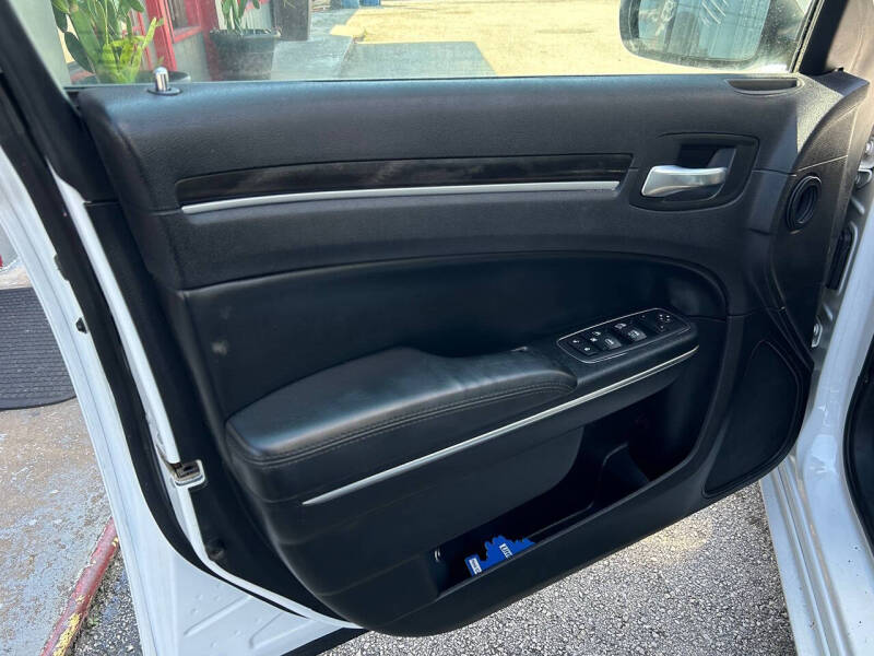 2015 Chrysler 300 Limited