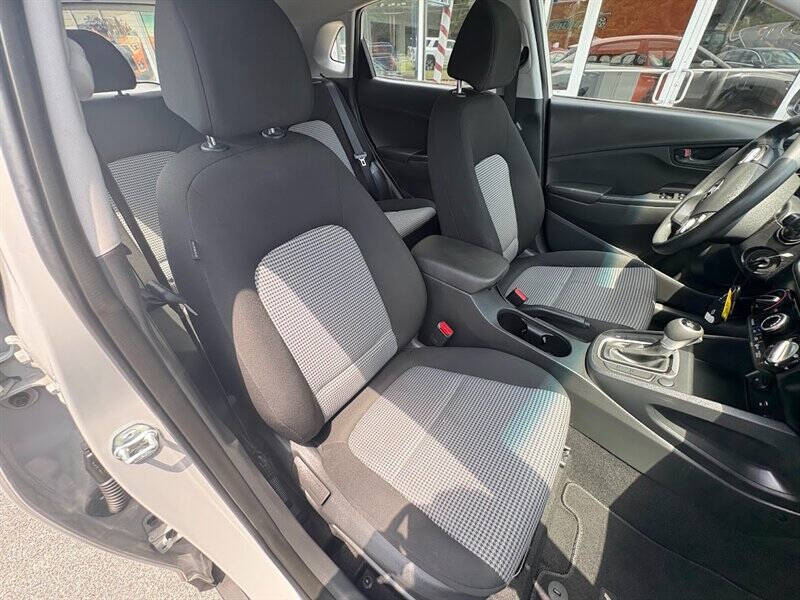 2023 Hyundai Kona SE