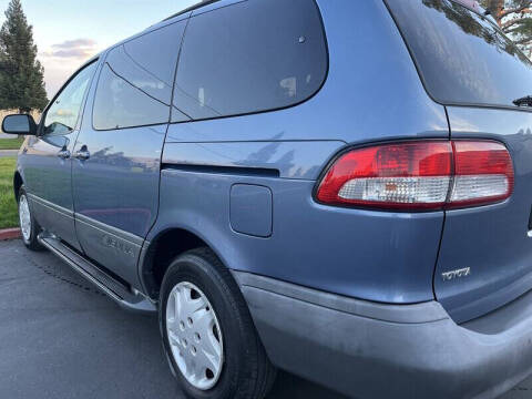2002 Toyota Sienna LE