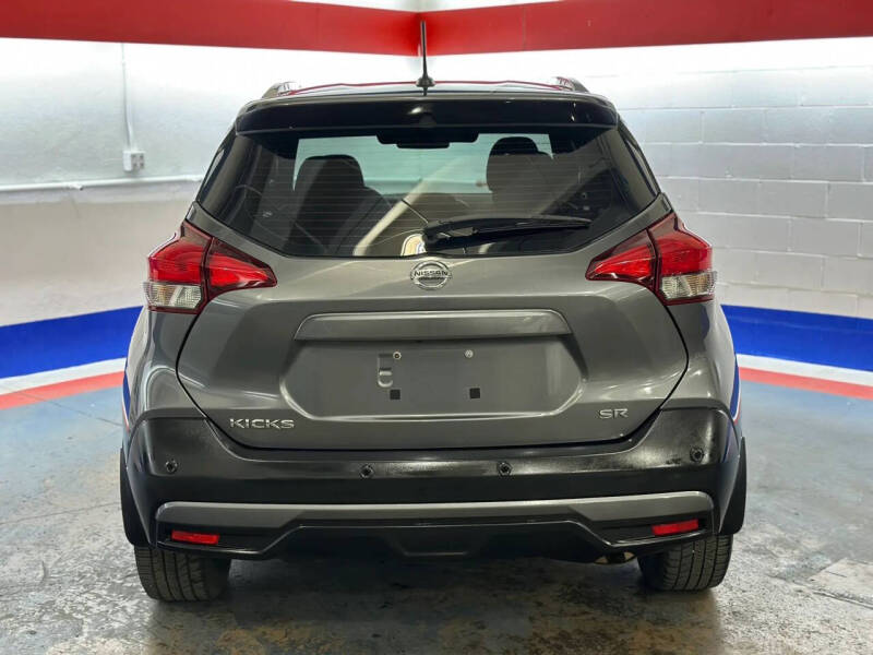 2020 Nissan Kicks SR