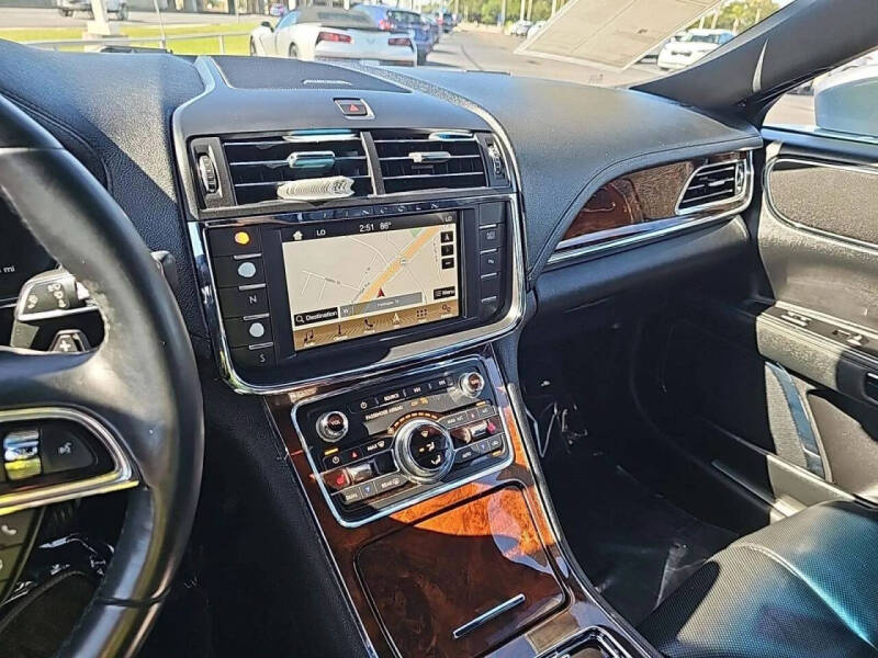 2017 Lincoln Continental Select