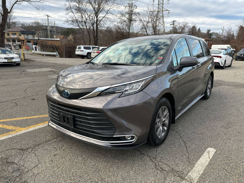2021 Toyota Sienna for sale at Deals on Wheels in Suffern NY