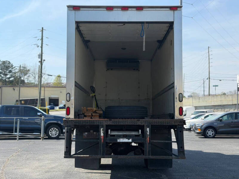 2005 Freightliner M2 106