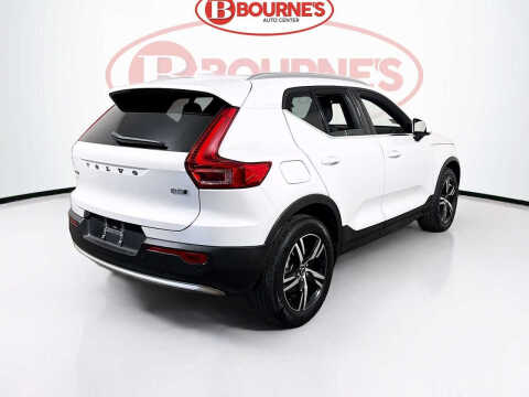 2025 Volvo XC40 B5 Core Bright Theme