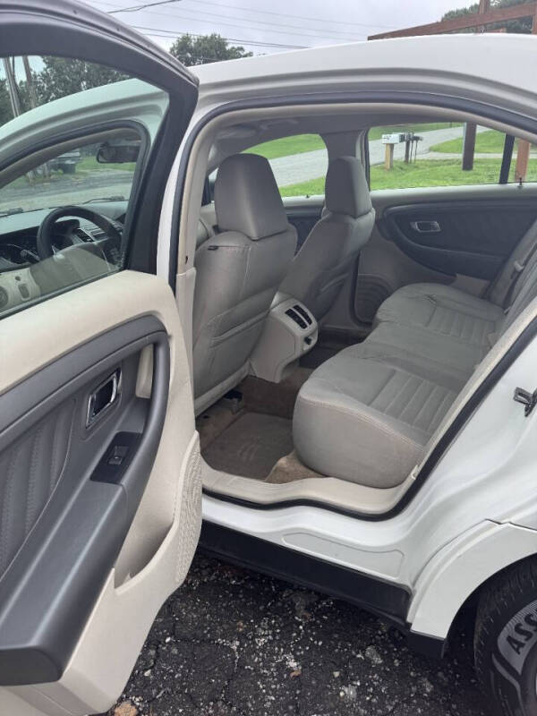 2012 Ford Taurus SE