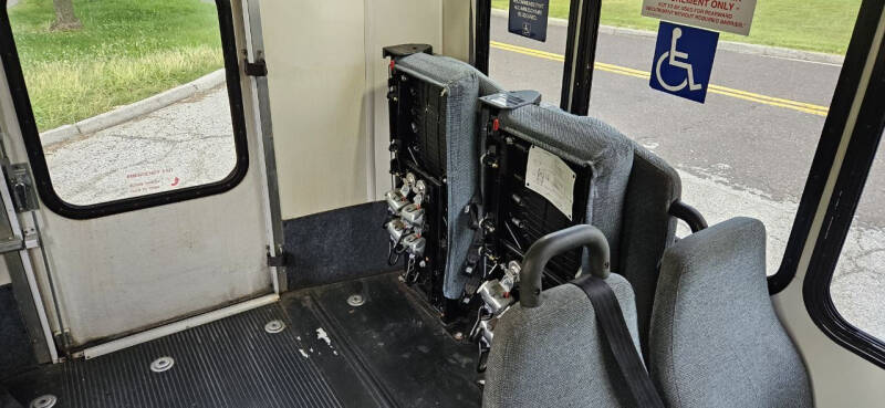 2015 Chevrolet 4500 Shuttle Bus
