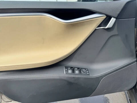 2015 Tesla Model S 70D