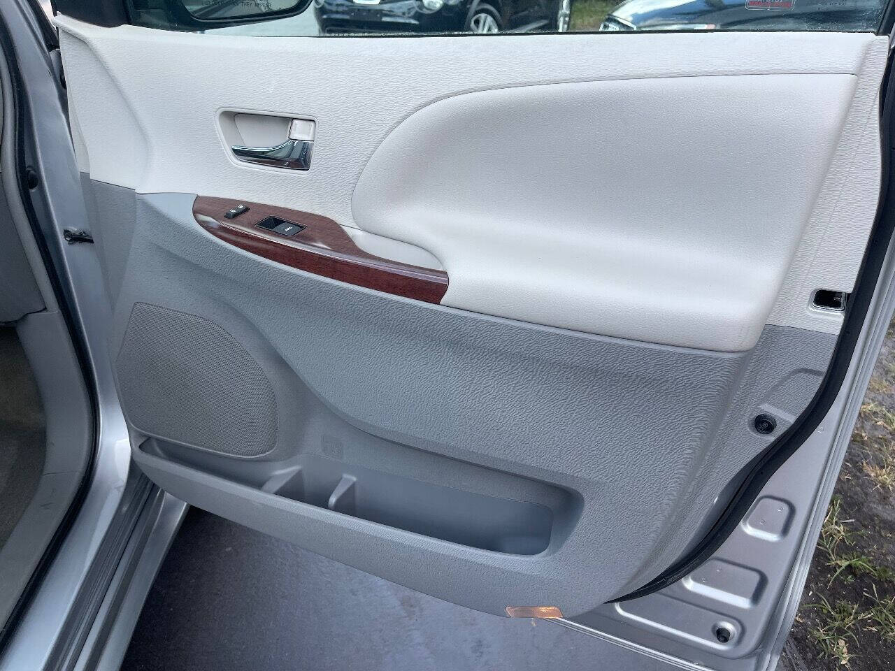 2013 Toyota Sienna  - $15,900