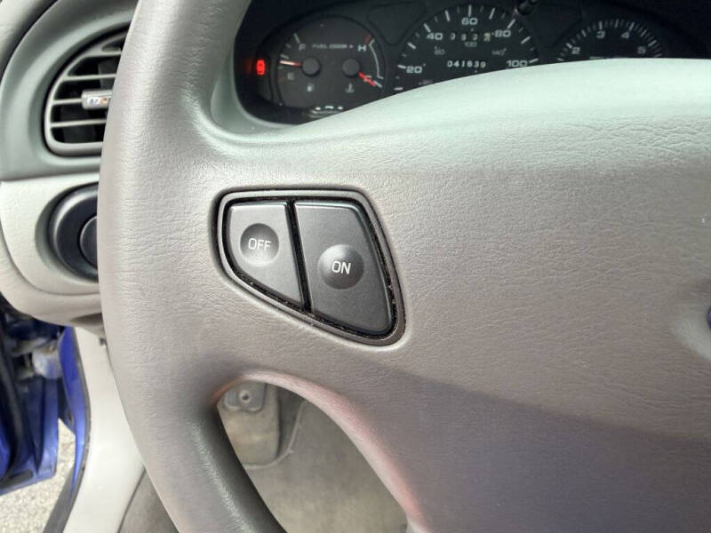 2003 Ford Taurus SE