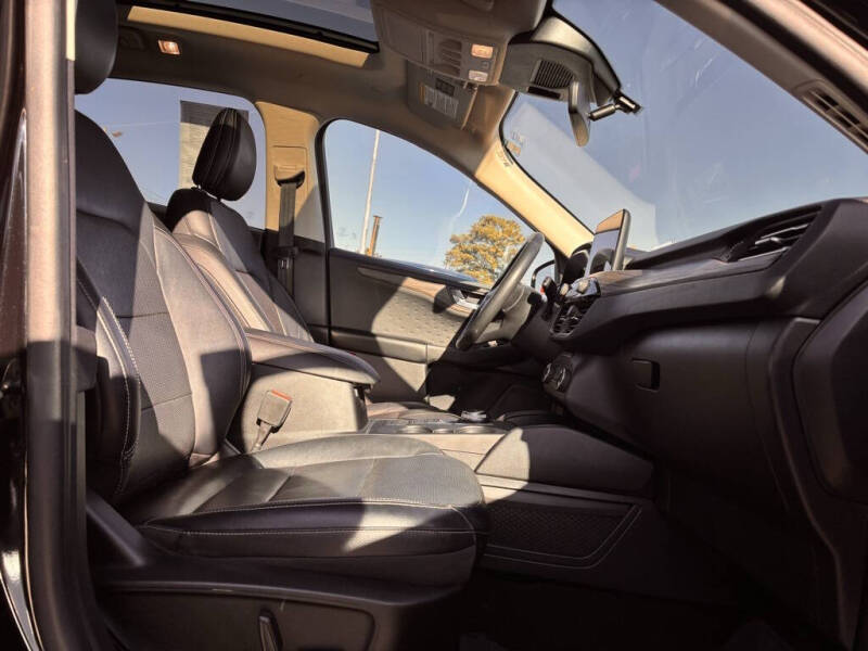 2020 Ford Escape Hybrid Titanium