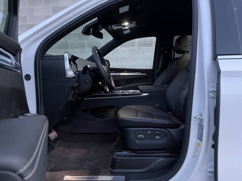 2025 Cadillac Escalade Luxury