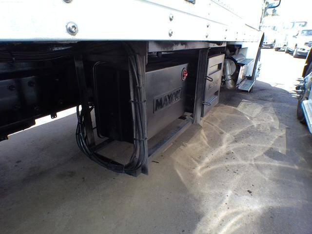 2017 Freightliner M2 106