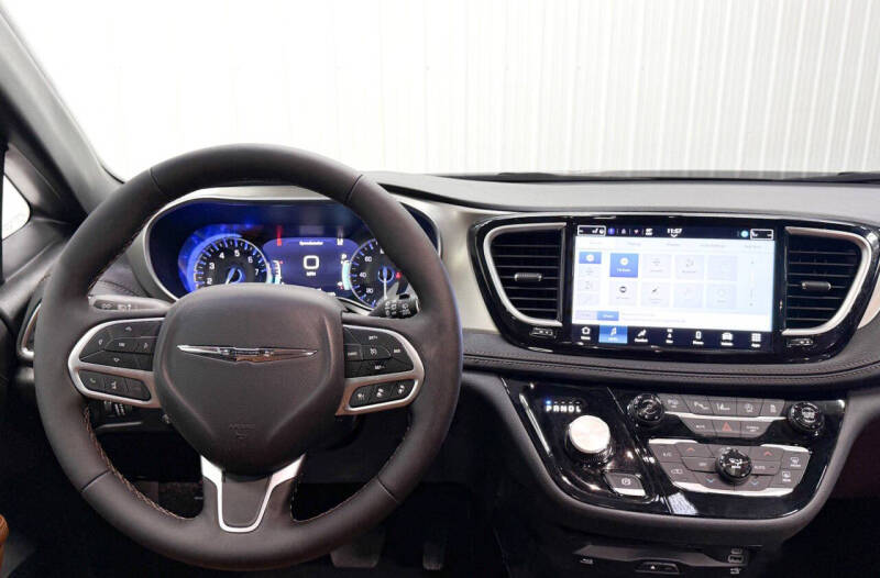 2025 Chrysler Pacifica Pinnacle