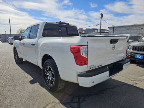 2022 Nissan Titan SV
