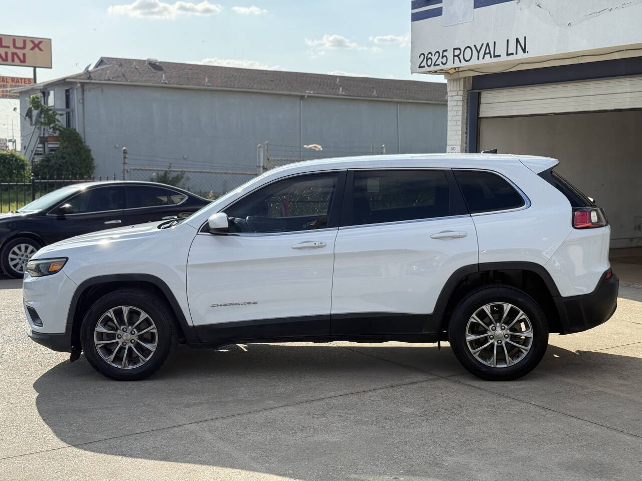 View vehicle photo 5
