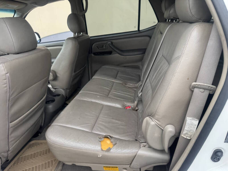 2005 Toyota Sequoia SR5