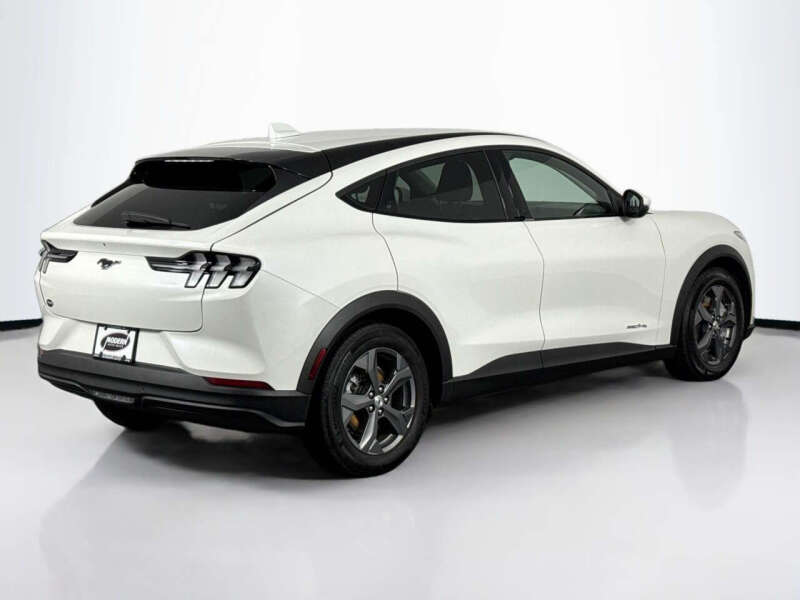 2022 Ford Mustang Mach-E Select