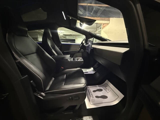 2025 Tesla Cybertruck