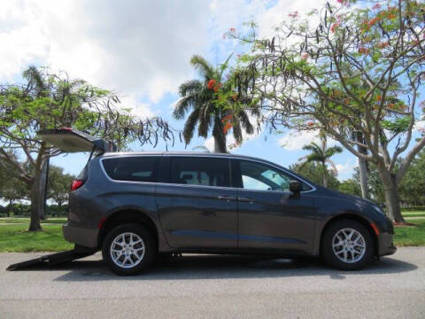 2022 Chrysler Voyager LX