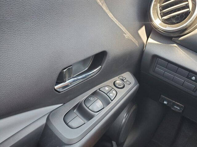 2023 Nissan Kicks SR