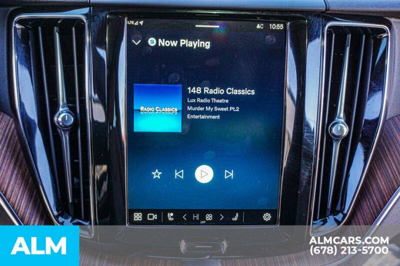 2024 Volvo XC60 Recharge T8 Plus Dark Theme