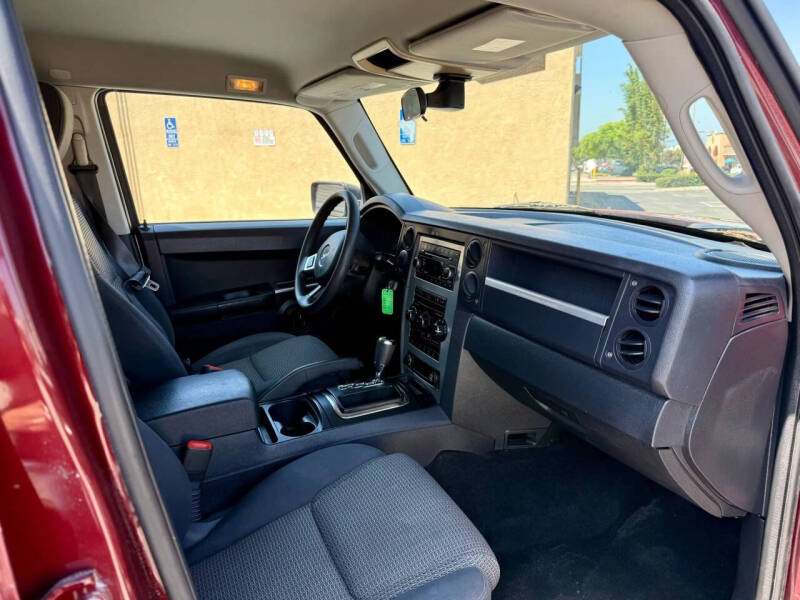 2008 Jeep Commander Sport