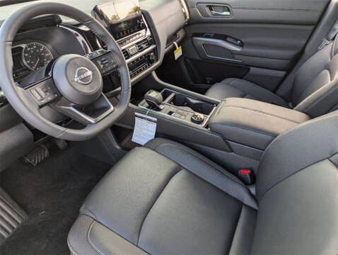 2025 Nissan Pathfinder SL