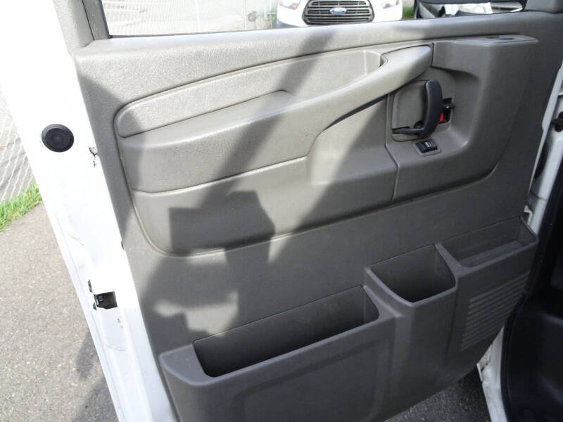 2014 Chevrolet Express Cargo Work Van - Photo 14