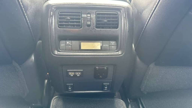 2017 Nissan Pathfinder SL