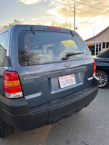 2005 Ford Escape XLS
