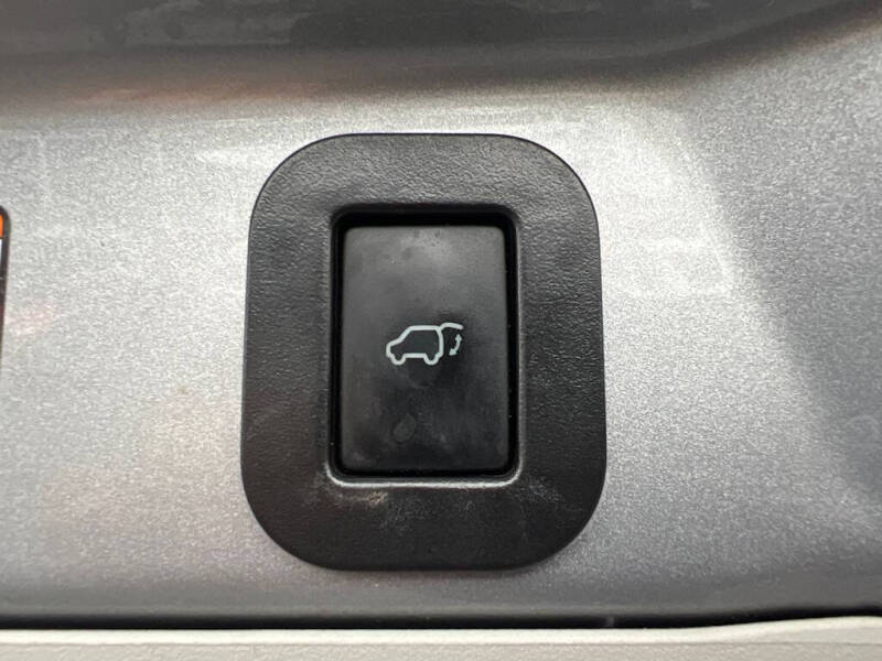 2013 Toyota Sienna SE 8-Passenger