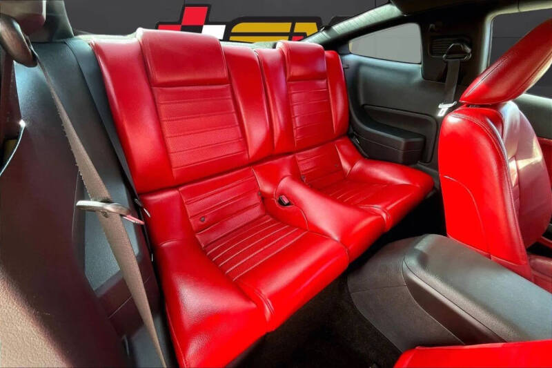 2005 Ford Mustang GT Deluxe