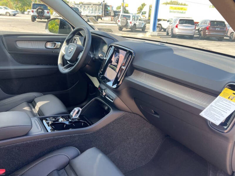 2026 Volvo XC40 B5 Ultra