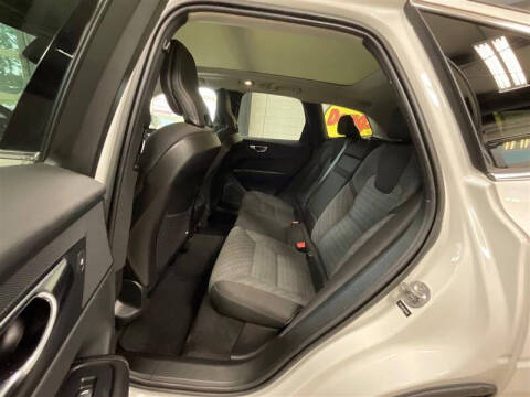 2022 Volvo XC60 B5 Momentum