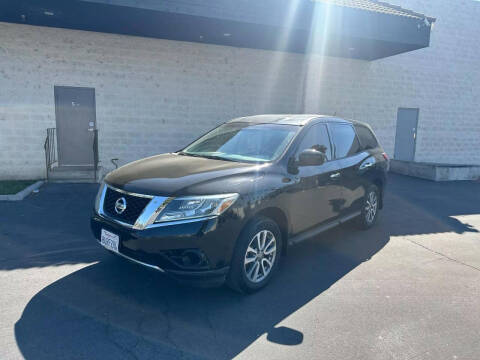 2013 Nissan Pathfinder for sale at LUX AUTOMOTIVE in Riverside CA