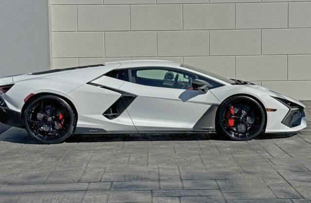 2025 Lamborghini Revuelto