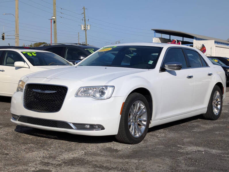 2016 Chrysler 300 C's photo