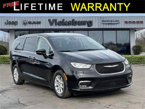 2023 Chrysler Pacifica for sale at Vicksburg Chrysler Dodge Jeep Ram in Vicksburg MI