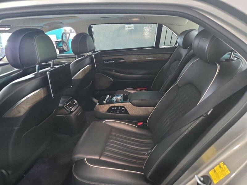 2020 Genesis G90